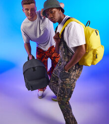 Bagbase_Original-Fashion-Backpack_BG125_graphite-grey_bg125_yellow_graphite-grey_lifestyle_1