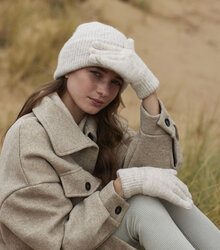 Beechfield_Cosy-Ribbed-Cuff-Gloves_B386_B387-Almond-Marl-Lifestyle-4