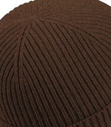 Beechfield_Fashion-Patch-Beanie_B442R_walnut_black_engineered-knit
