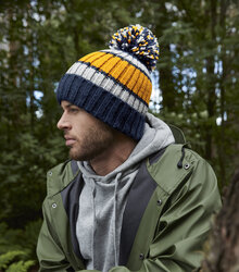 Beechfield_Hygge-Striped-Beanie_B392_Dijon-Blue-Lifestyle