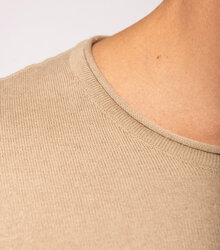 Native-Spirit_Long-sleeved-jumper_NS900_wetsand_detail-neck_2021