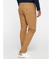 Native-Spirit_Mens-chinos_NS734_washeddarkcamel_back-angle_2021