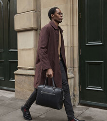 Quadra_Tailored-Luxe-Briefcase_QD771_black_lifestyle_0145