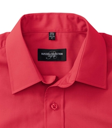 Russell-Mens-Short-Sleeve-Classic-Polycotton-Poplin-Shirt-935M-classic-red-detail
