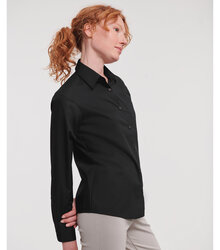 Russell_Ladies-Long-Sleeve-Polycotton-Easy-Care-Poplin-Shirt_934F_0R934F036_Model_side