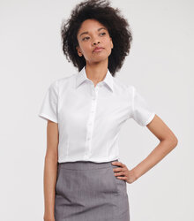Russell_Ladies-Short-Sleeve-Herringbone-Shirt_963F_0R963F030_Model_front