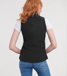 Russell_Ladies-Soft-Shell-Gilet_141F_0R141F036_Model_back