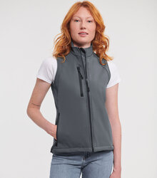 Russell_Ladies-Soft-Shell-Gilet_141F_0R141F0TT_Model_front