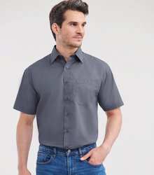 Russell_Mens-Short-Sleeve-Polycotton-Easy-Care-Poplin-Sh_935M_0R935M0CG_Model_front
