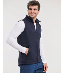 Russell_Mens-Smart-Softshell-Gilet_041M_0R041M0FN_Model_side