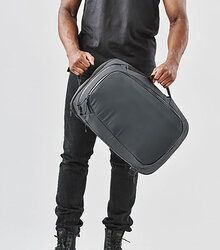 Stormtech_Aeronaut-Backpack-25_VRN-1_lifestyle_12