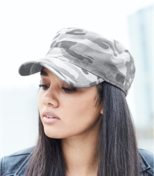 beechfield_b33_Arctic-camo_lifestyle_W5R9830